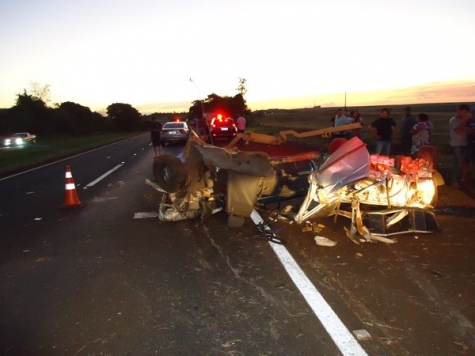 Carro parte ao meio e jovem de 21 anos morre na BR 277 em Medianeira