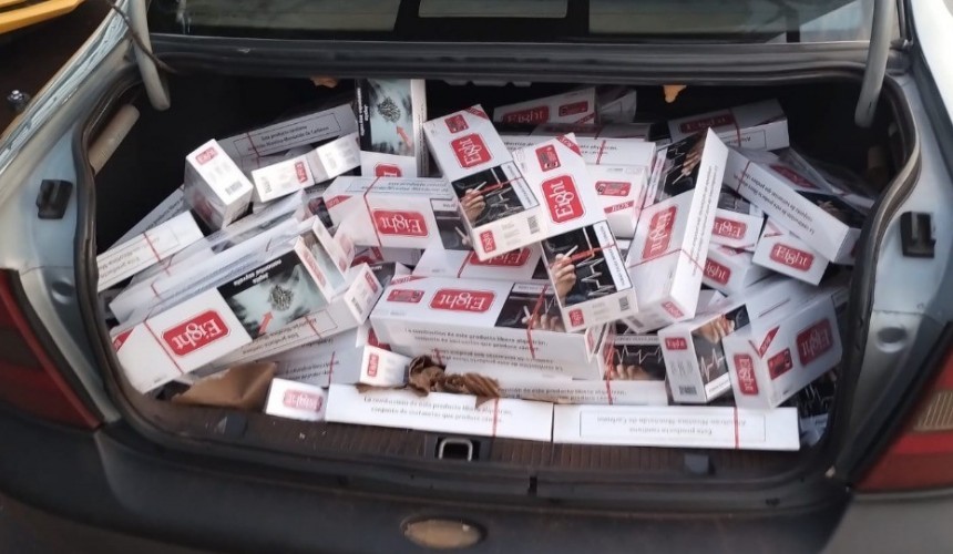 Carro é apreendido com 200 pacotes de cigarros em Toledo