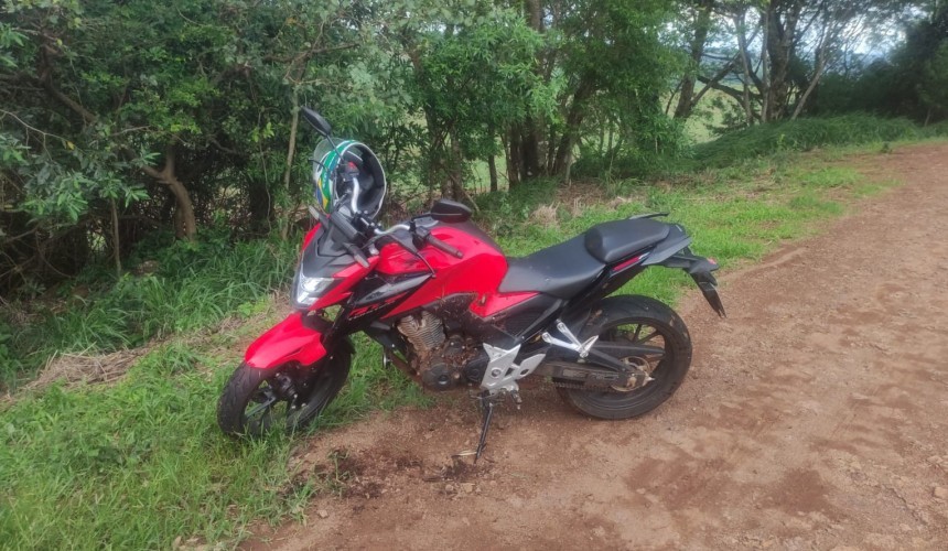 Moto furtada em Cascavel é localizada escondida no interior de Lindoeste