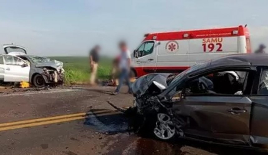 Três pessoas morem em batida frontal entre carros na BR 369