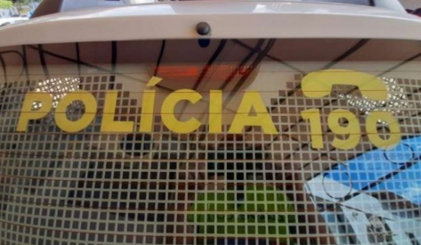 Homem invade casa, ameaça policiais e é preso no Paraná