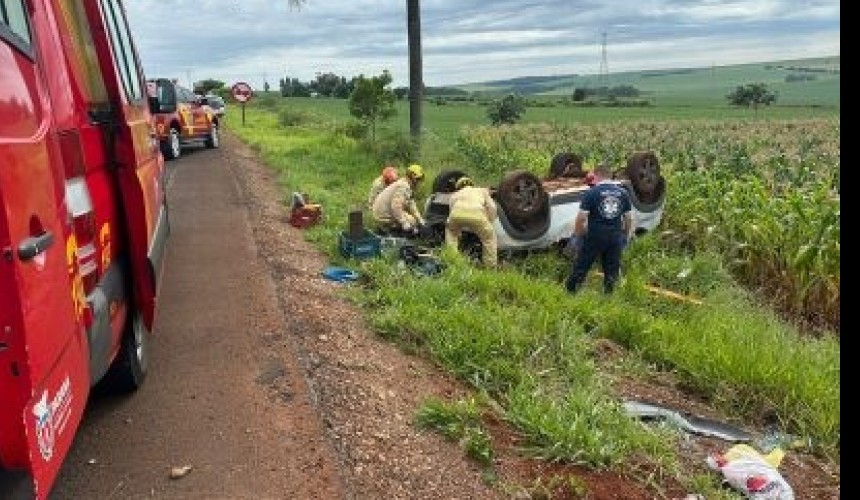 Motorista é ejetada durante capotamento e morre esmagada na PR-486 em Cascavel