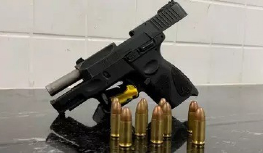 Passageiro de veículo é flagrado pela PRF com pistola em abordagem na BR 277