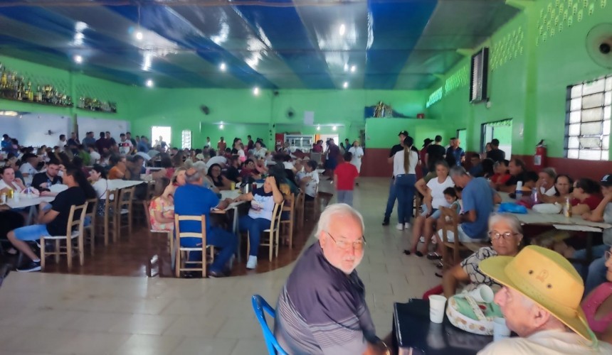 Mais de 1000 pessoas participaram do almoço de encerramento da Folia de Reis em Capitão