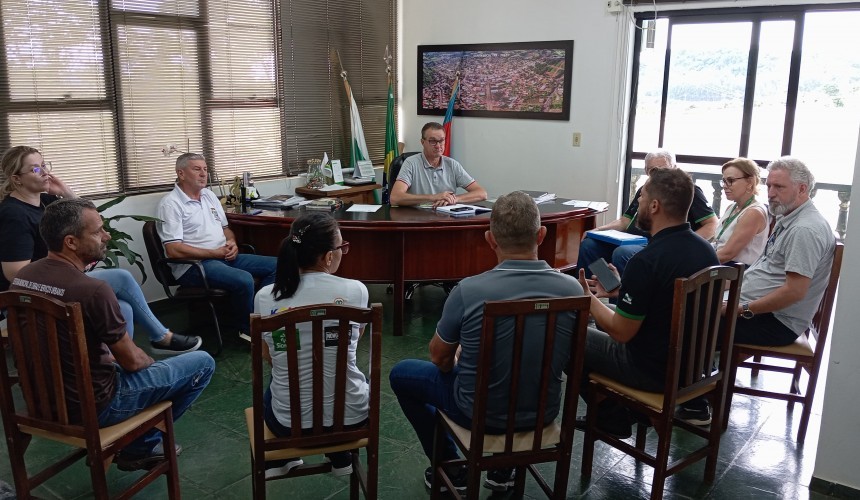 Reunião com a 10ª Regional de Saúde define estratégias para enfrentamento da dengue em Santa Lúcia