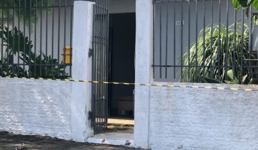 Homem morre baleado no sofá de residência no Bairro Santa Cruz em Cascavel