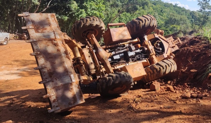 Acidente de trabalho com retroescavadeira deixa trabalhador ferido em Boa Vista da Aparecida