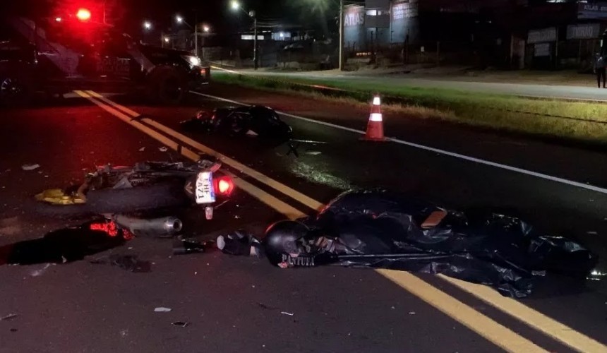 Casal em motocicleta morre ao bater de frente com ônibus na BR 277, em Cascavel