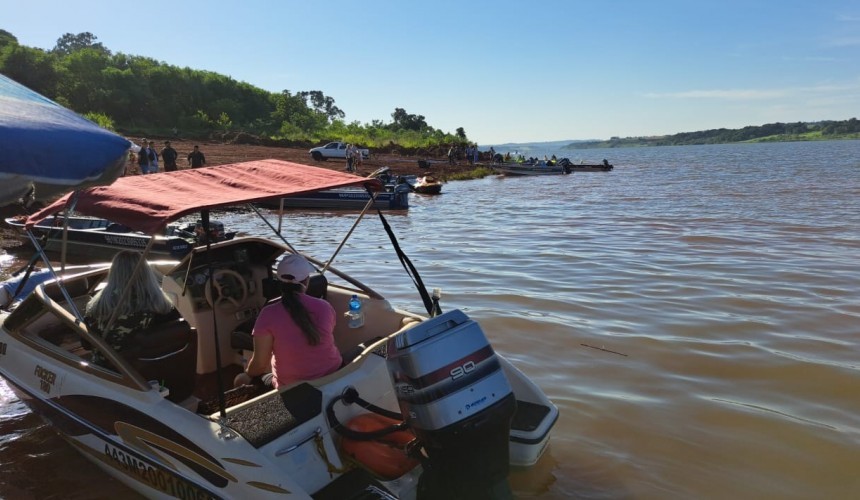 Cerca de 30 barcos inscritos participaram da primeira barqueata em Capitão