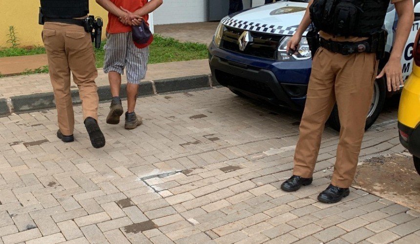 Homem vai preso depois de agarrar mulher em Corbélia