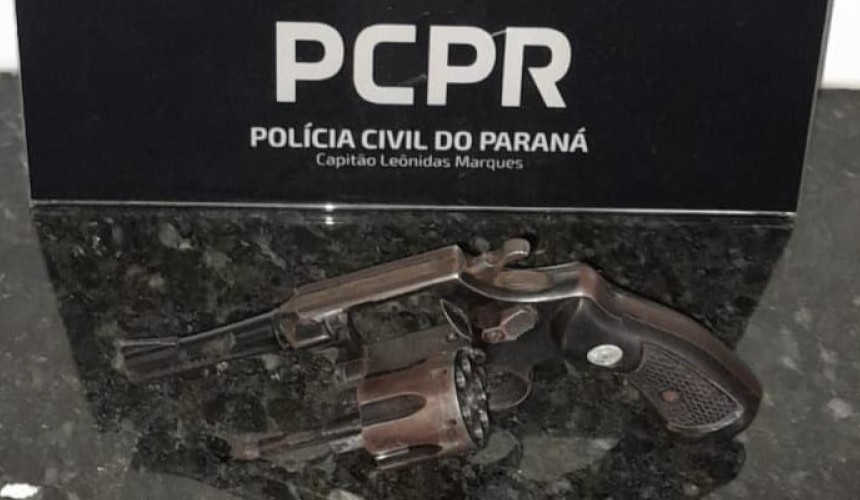 Homem foi preso e arma de fogo apreendida durante cumprimento de mandado judicial em Capitão Leônidas Marques