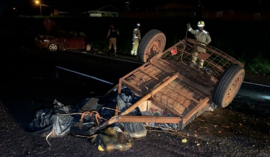 Três pessoas ficam feridas em grave acidente na BR 467, em Cascavel