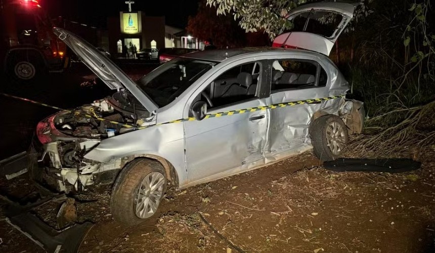 Padre morre e outro fica gravemente ferido após acidente em frente à igreja onde celebrariam missa no Paraná