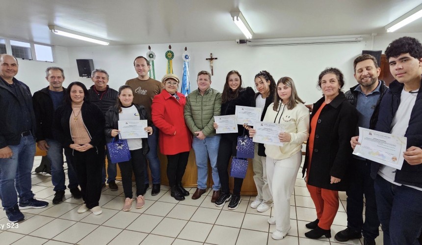 Alunos do Colégio Cívico Militar Carlos Argemiro de Camargo realizam oratória na Câmara de Vereadores de Capitão