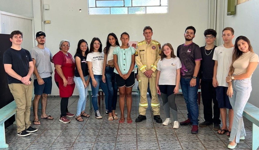 Adolescentes do Centro de Convivência recebem aulas de primeiros socorros em Capitão