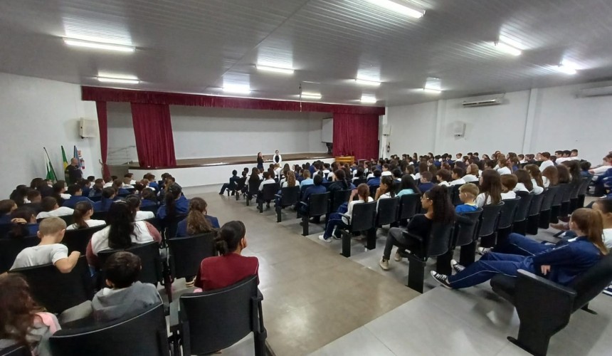 Secretaria de Educação de Capitão realiza palestra de combate as drogas