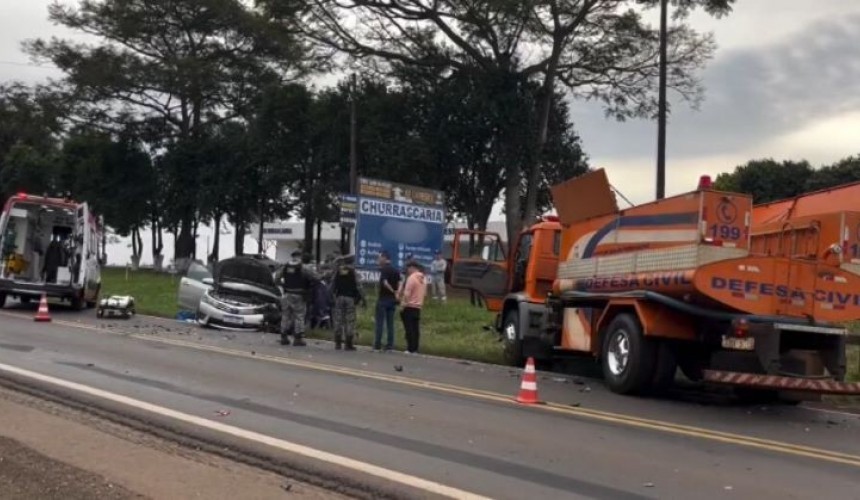 Grave acidente nesta quarta-feira  envolvendo caminhão e automóvel é registrado na PR-182 em Realeza