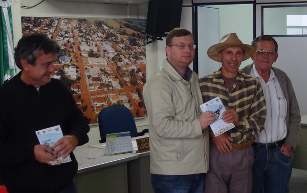 Famílias de Nova Prata do Iguaçu recebem chaves das novas moradias