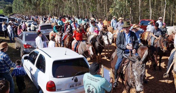 Mais de 400 cavaleiros participaram da Cavalgada em Capitão