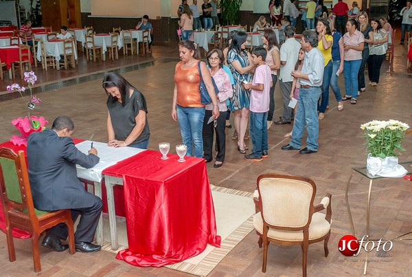 Pároco de Boa Vista lança livro para cura espiritual