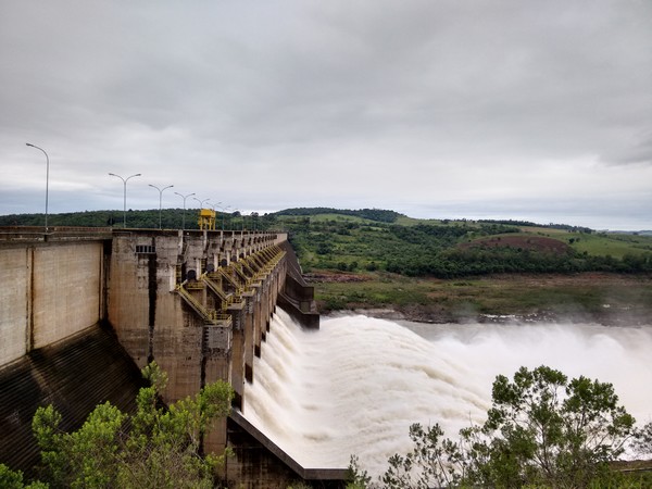 Mais de 1.300 pessoas sofrem com estragos da chuva no Paraná