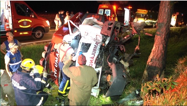 Pai e filha morrem em capotamento de ambulância do SAMU em Cascavel