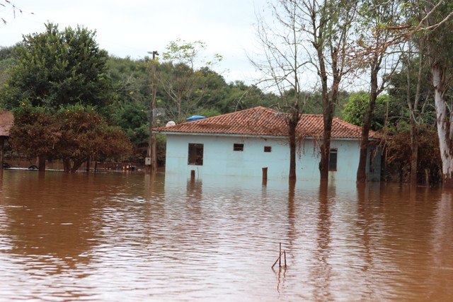 Famílias atingidas com abertura das comportas da usina Salto Caxias recebem visitas em Capitão