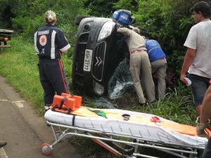 Veículo capota na BR 163 em Santa Lúcia